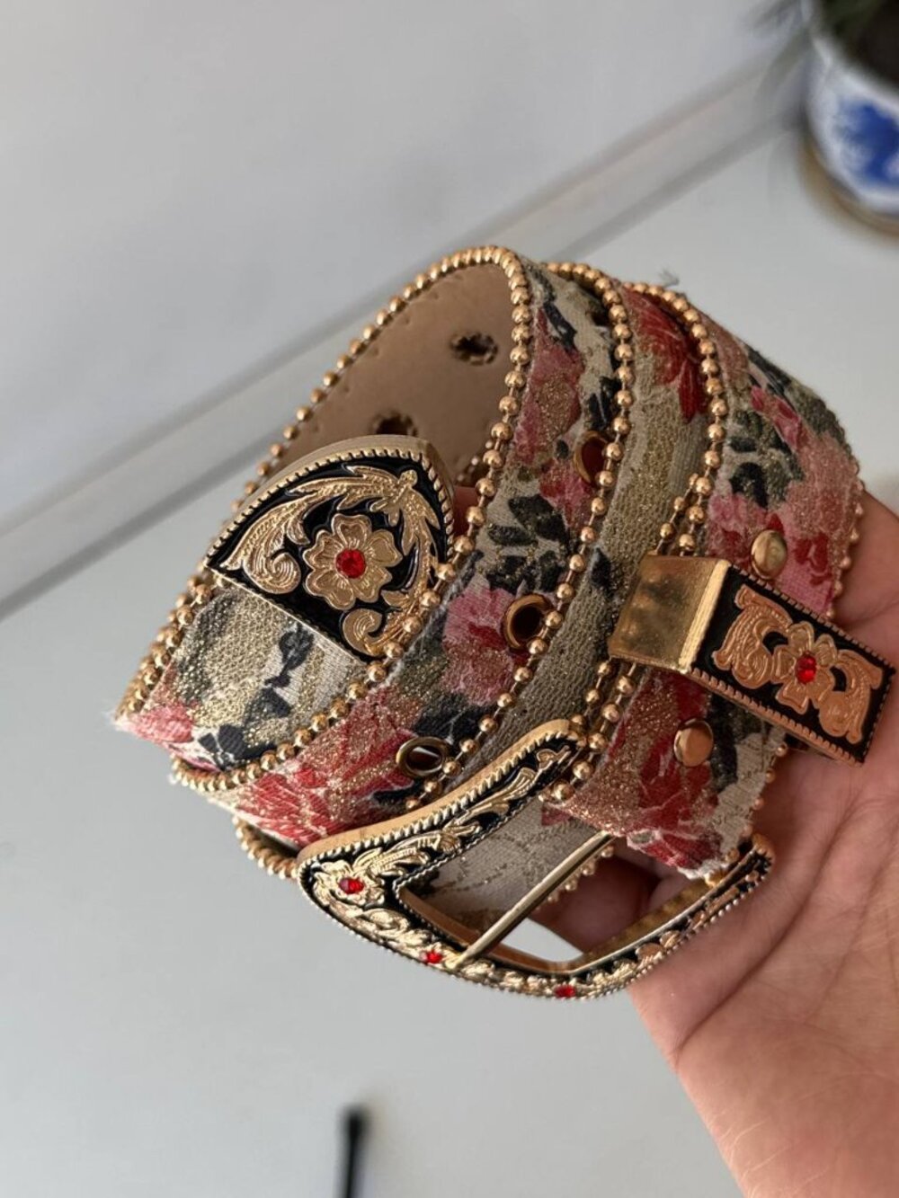 Beige Floral Western Belt with Ornate Gold-Tone Buckle - Picture 2 of 7